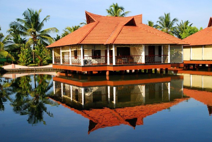 Sterling Lake Palace Alleppey